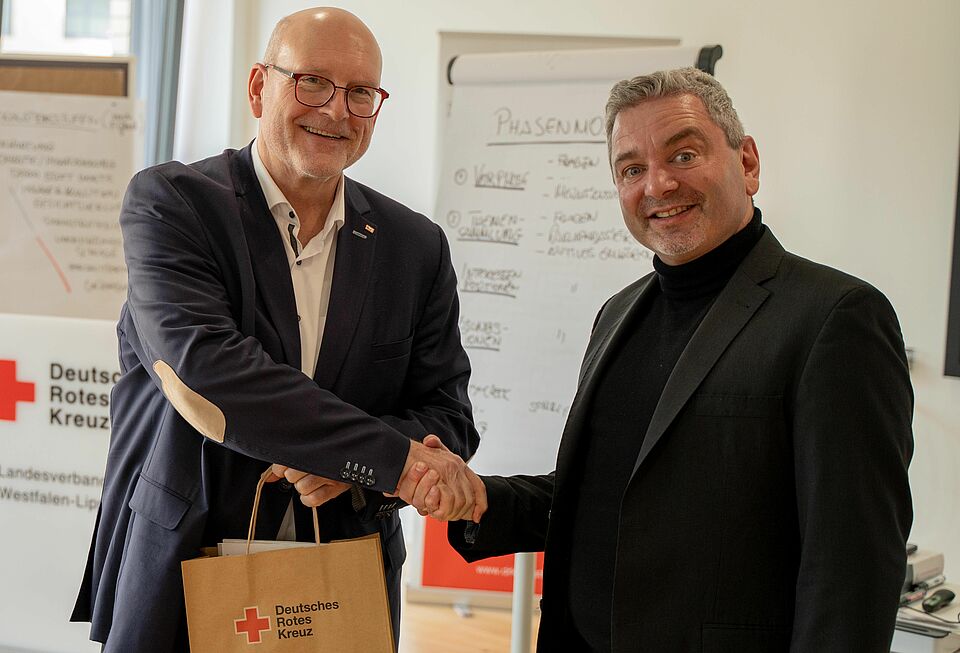 Heinz S. Gosmann und Prof. Dr. André Niedostadek